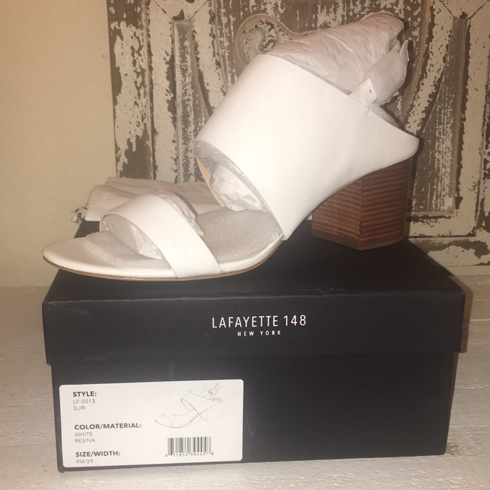 Brand New LAFAYETTE 148 Suri Sandals, size 9